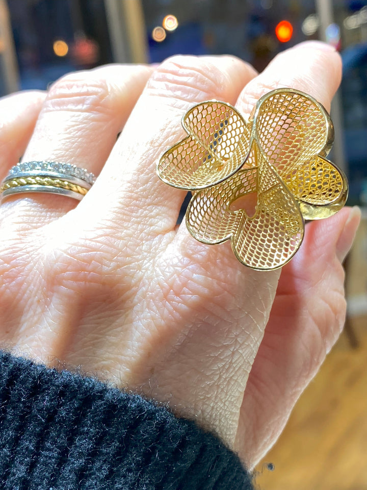 Exquisite 14K Yellow Gold Heart Ring